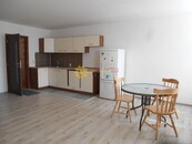 Pronájem cihlového bytu 1+KK / 35m2/ v Hradci Králové, cena 14000 CZK / objekt / měsíc, nabízí 